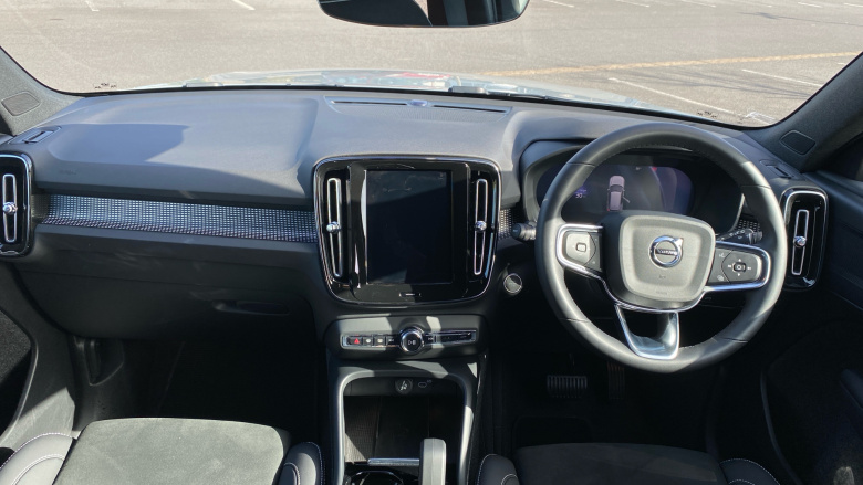 Volvo XC40 2.0 B4P Plus Dark 5dr Auto Petrol Estate